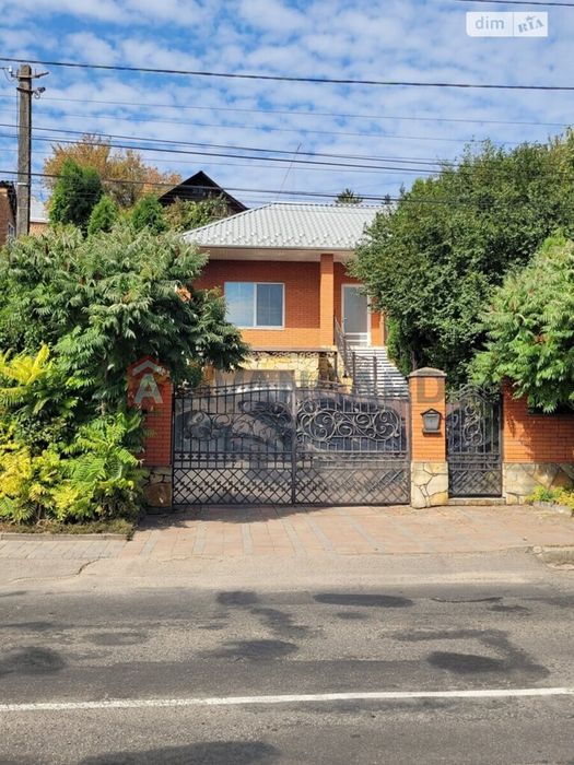 Продаж будинку в самому центрі міста.