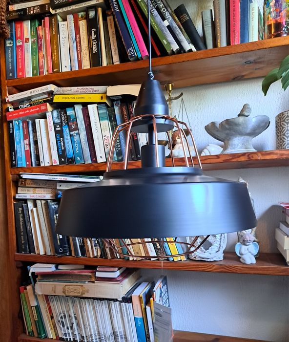 Lampa sufitowa w stylu industrialnym