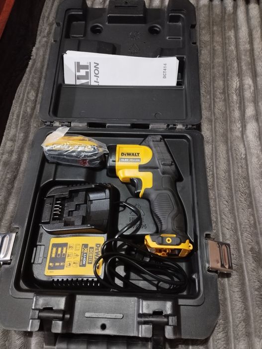 Инструмент Dewalt продам