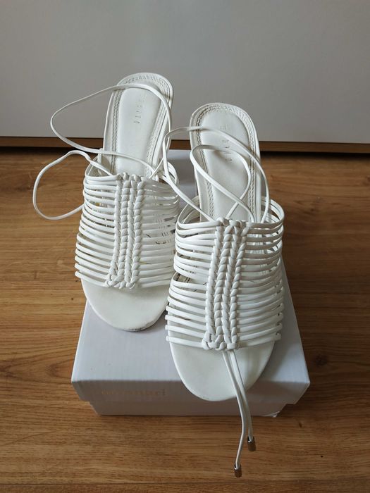 Buty sandałki na obciasie