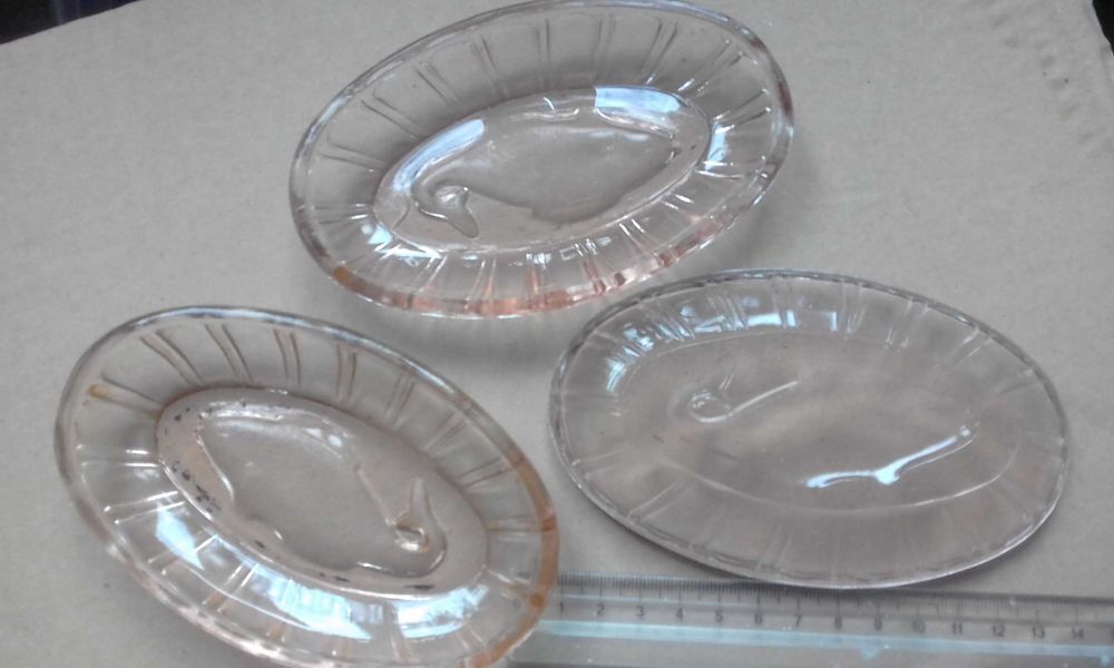 Посуд: розетки,тарілка для риби, тарілки, заварний чайник