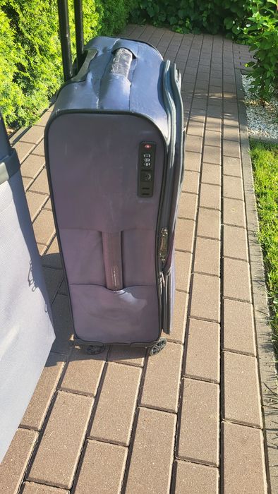 Dwie walizki podróżne duże