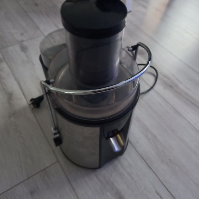 Sokowirówka CLATRONIC AE 3532.  1000W