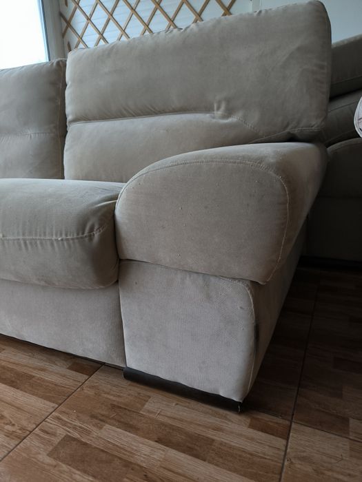 Sofá confortável bege