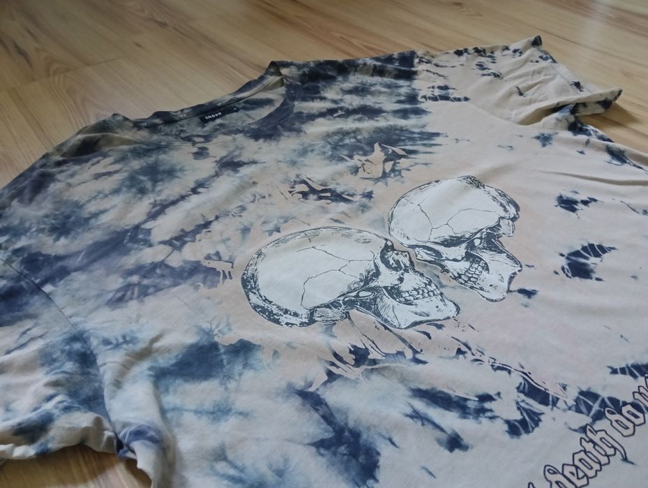 Beżowy, granatowy T-shirt tie-dye