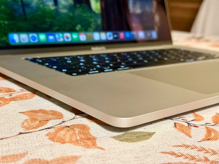 Apple MacBook Pro 16
