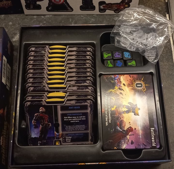 Jogo de tabuleiro MARVEL