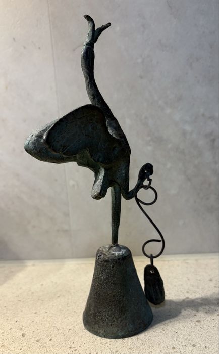 Linda campainha / sino de mesa em bronze vintage -reprodução do antigo