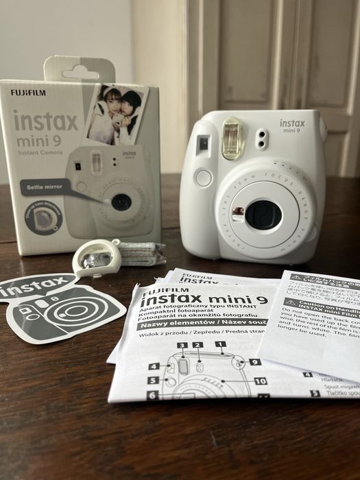 INSTAX Nowy, nigdy nie uzywany aparat Fujifilm INSTAX mini 9 bialy