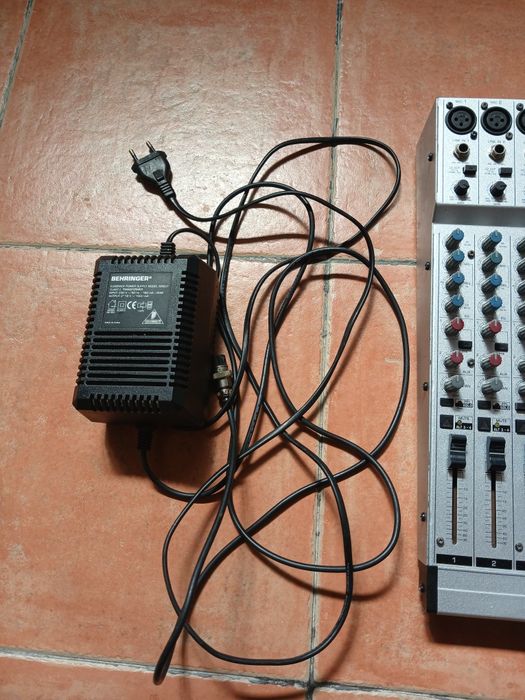 Mesa de Mistura toda funcional " BEHRINGER EURORACK MX 2004 A