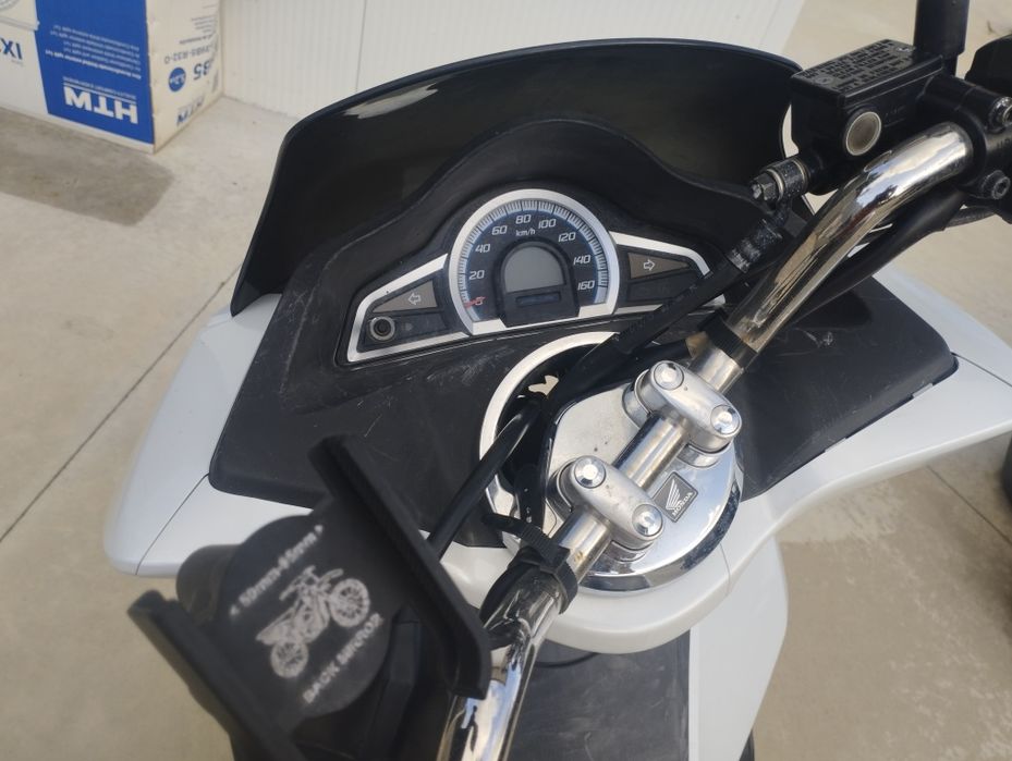 Honda PCX 125  branca 2016