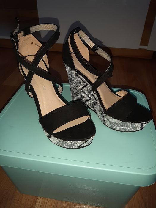 Buty na koturnie 38