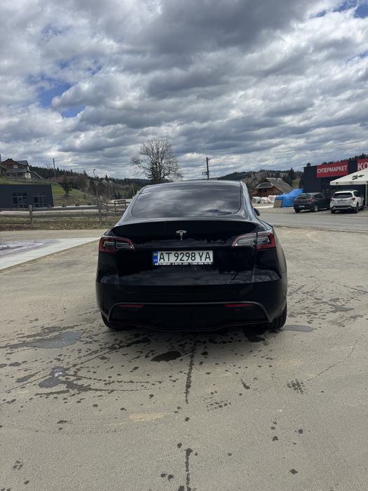 Tesla model Y 2023