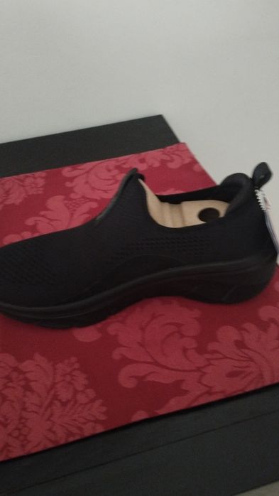 Vendo tênis skechers novos