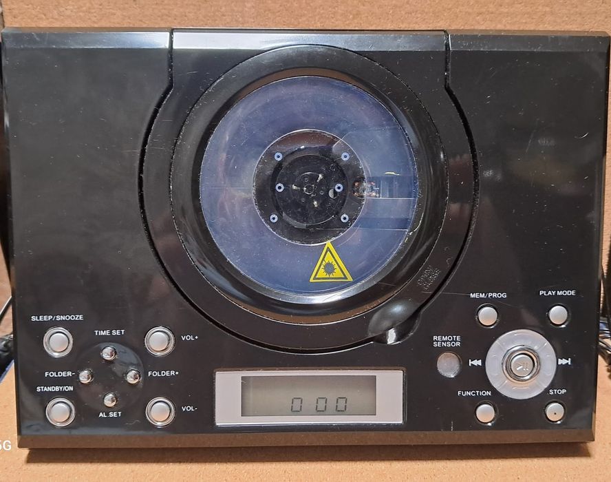 Ретро CD проигрыватель с радио