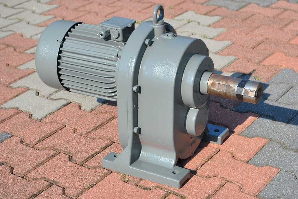 Motoreduktor 4kw. 50obr./min.. VEM