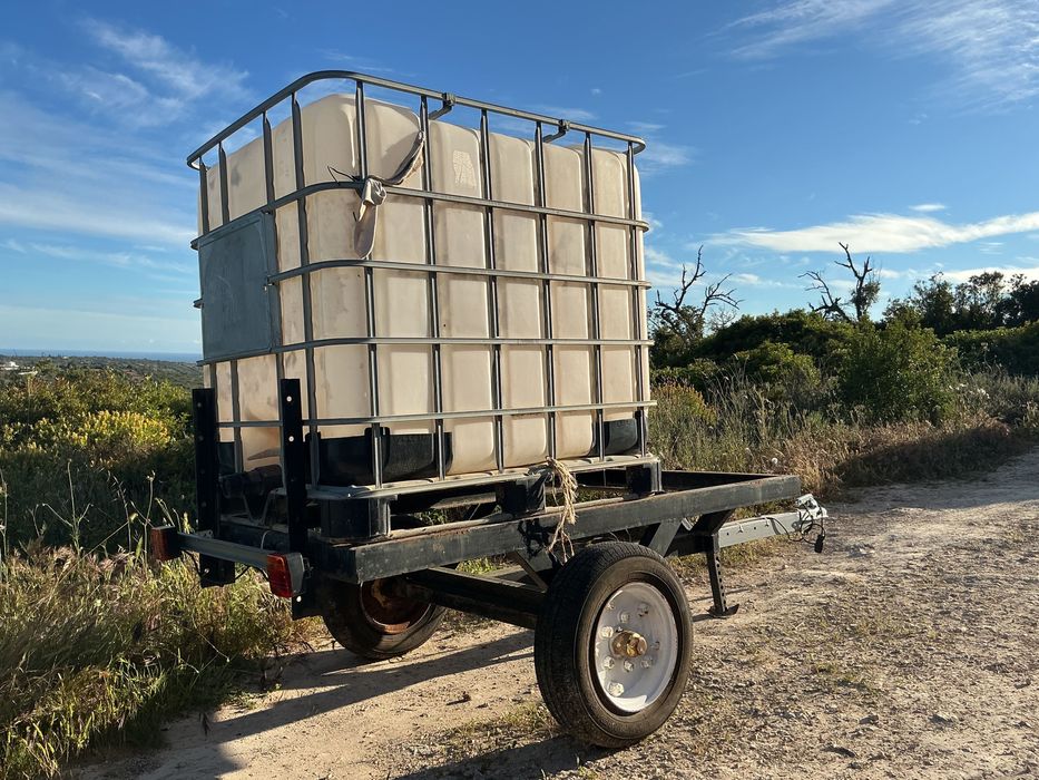 Reboque - transportar a água do poço