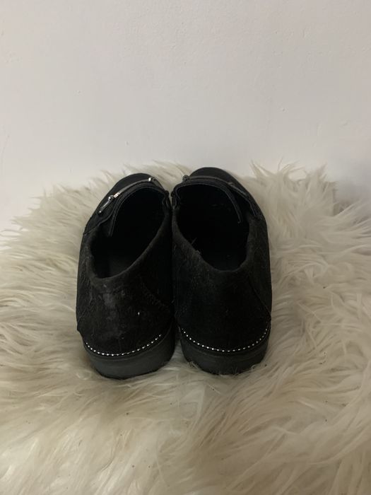 Buty na płaskim obcasie