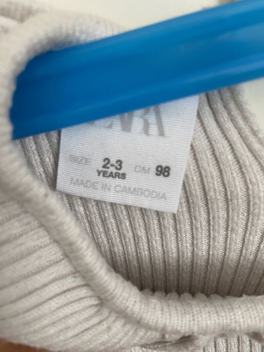 Sweter z kołnierzykiem zara