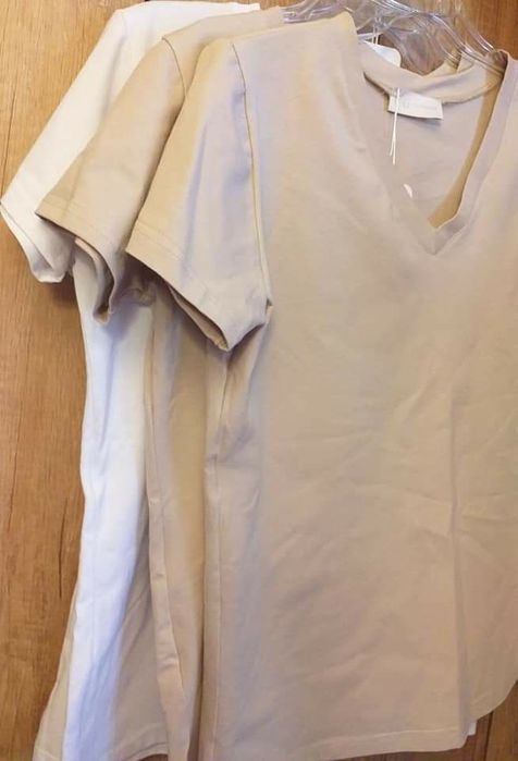 Wygodny t-shirt w serek