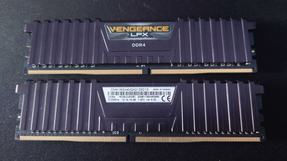 Corsair Vengeance LPX DDR4 2x8GB  2133MHz