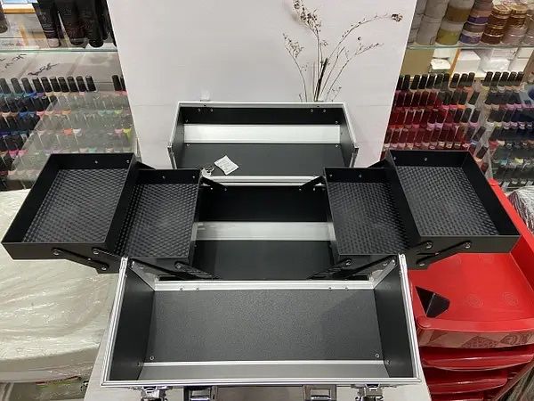 Б'юті-кейс валіза для майстра алюмінієва з розсувними полицями