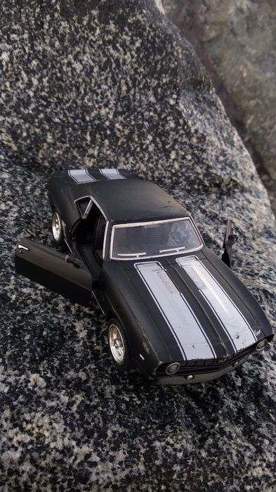 Модель машины Chevrolet (Chevy) Camaro 1969 1:36 13см CH554026 Инерцио