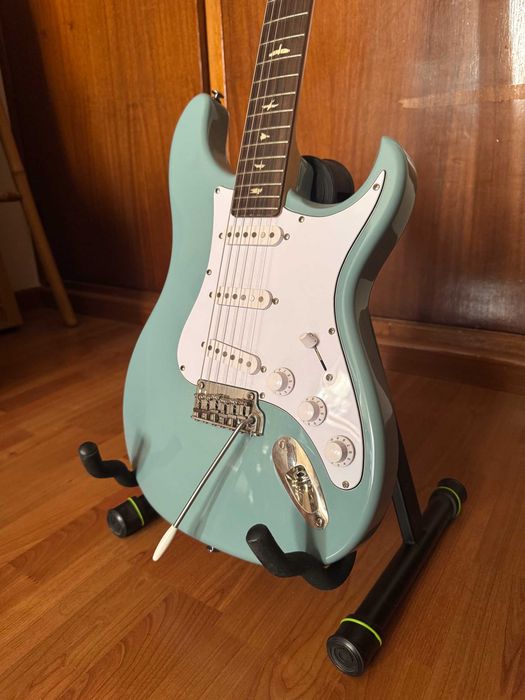 PRS SE Silver Sky
