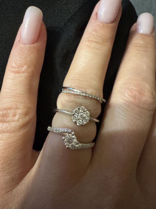 Золоті каблучки з діамантами