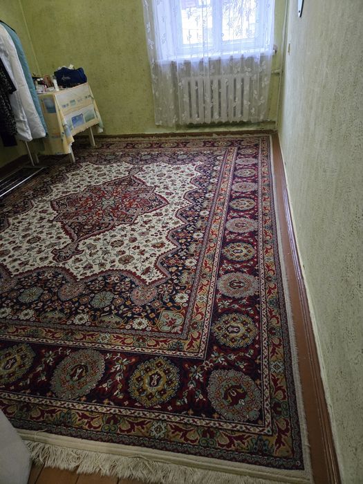 Килим великий на підлогу