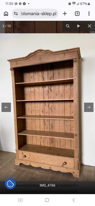Masywny regał sosnowy – drewniana biblioteczka w naturalnym, wiejskim stylu farmhouse