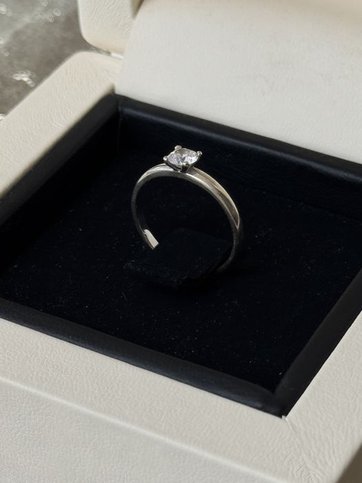 Каблучка SOVA з діамантом GIA 0,33 ct G/VVS2 | Біле золото 585