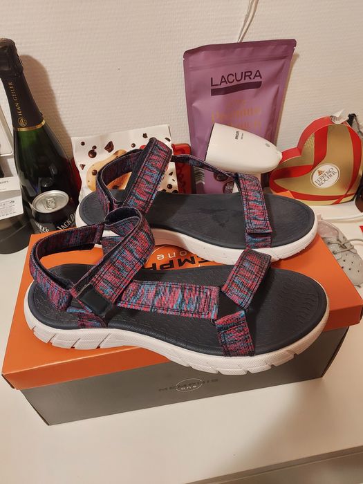 Продам оригинальные фирменные сандали босоножки Teva женские