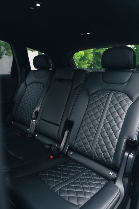 Wynajem Audi Q7 2025, 397hp QUATTRO, Wypożyczalnia aut Premium