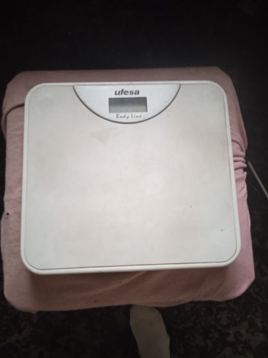 Продам напольные весы.