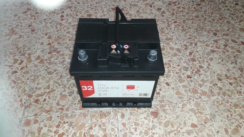Bateria Automóvel (12 V, 400 A, 45 Ah]