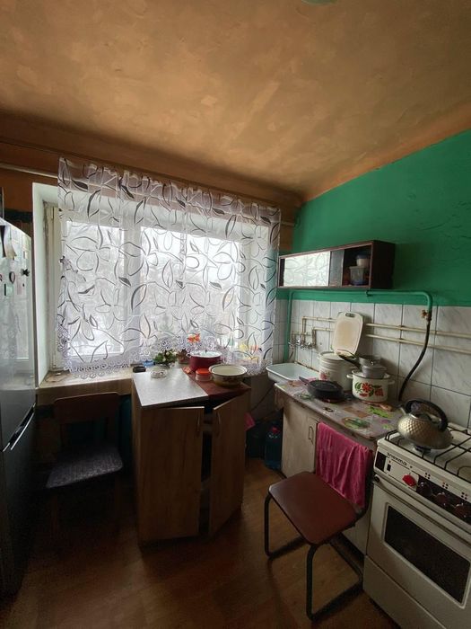 Продам ізольовану гостинку, станція метро Армійська, вул. Ощепкова, 8