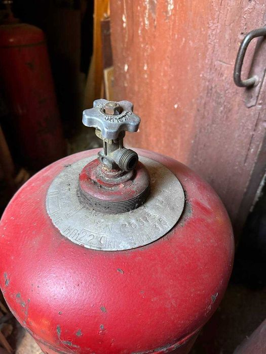 газовые баллоны( с газом полные)