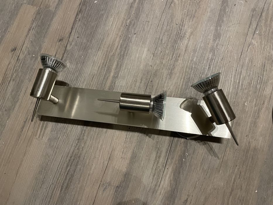 Listwa z reflektorami