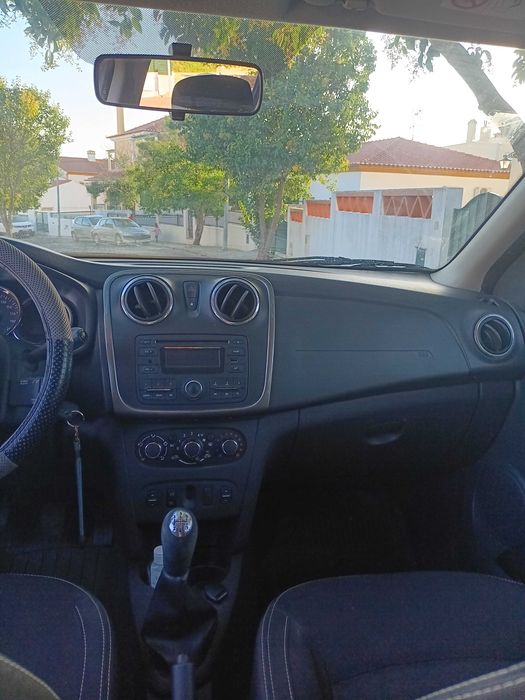 Vende-se carro usado "Dacia Sandero" de 2013, em bom estado (Elvas)