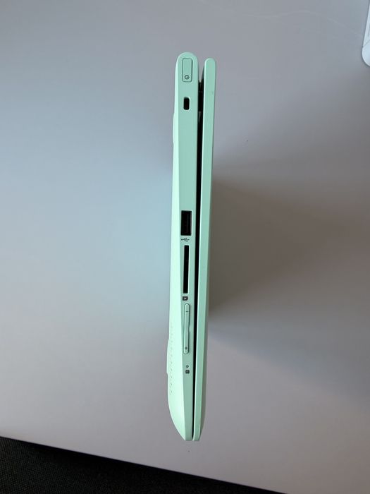 Ноутбук НР повністю робочий +зарядний пристрій стан ідеальний