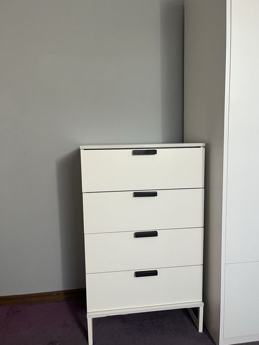 Komoda IKEA TRYSIL z 4 szufladami – biała / czarne uchwyty