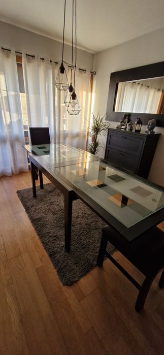 Mesa de sala extensivel com tampo em vidro