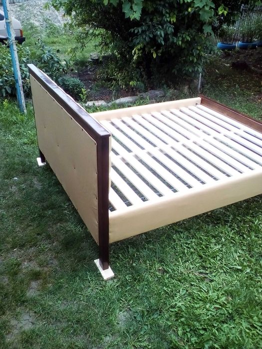 ліжко нове Леся щойно виготовлено