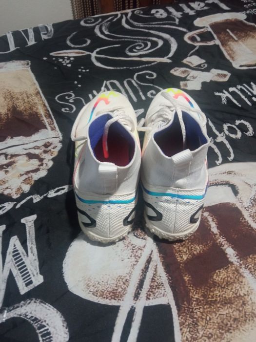 Tênis de cano alto, 40 
Usados mas muito estimados 
oferta de portes e