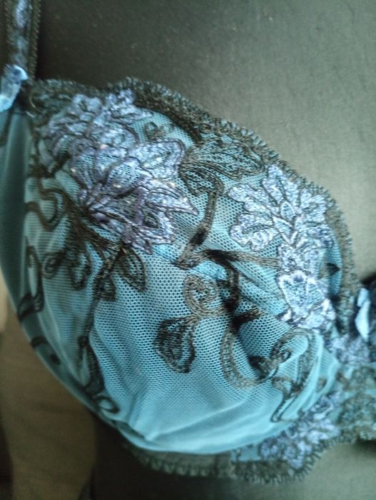 Komplet bielizny biustonosz stringi