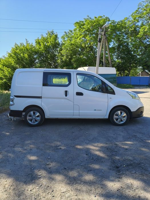 Продам Nissan E NV200 2015