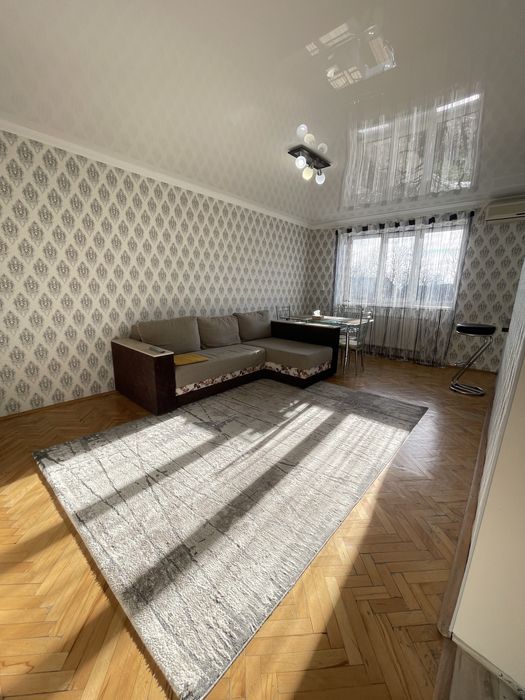 4-кімнатна квартира в центрі міста Виноградів. Третій поверх. 82 кв.м