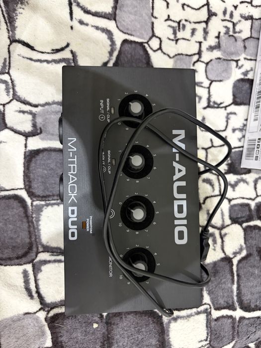 Mikrofon RODE NT1 Signature Kardionalny wraz z Interfejsem Audio M track DUO
