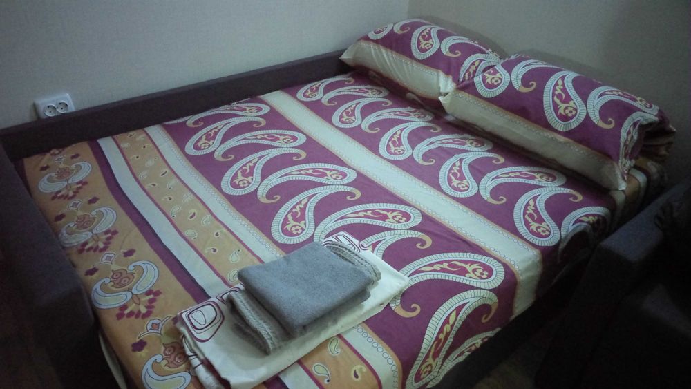 Посуточно отдельная квартира 4 спальных места (2+2) ,Киев ул.Ялтинская